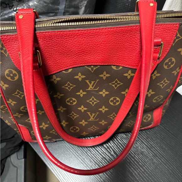 Louis Vuitton - Picture 8 of 8